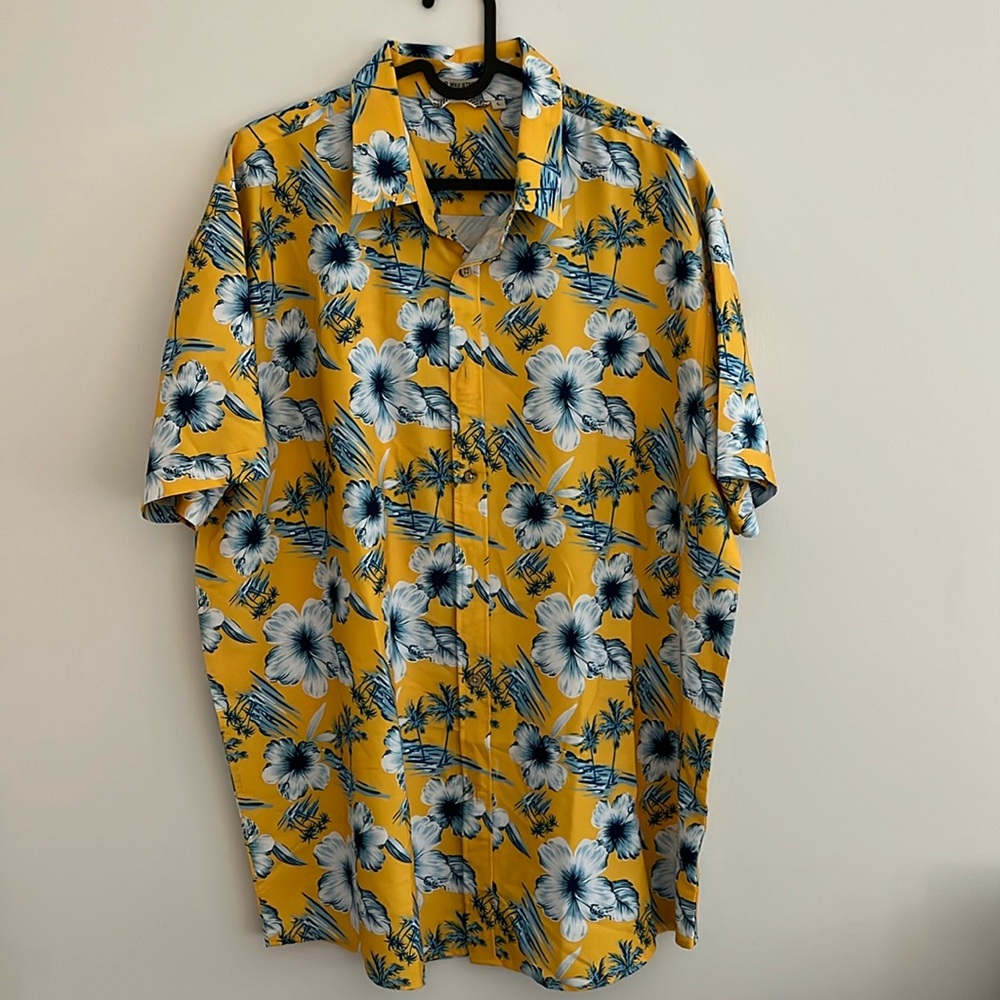Tropical / Floral Patterned Short Sleeve Button Down